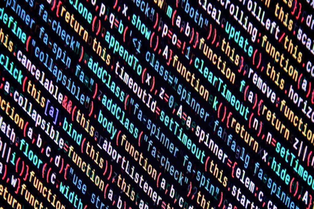 Tela com códigos representando oportunidade no mercado de trabalho para JavaScript