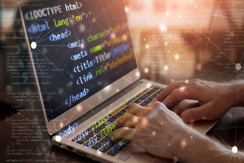 Profissional trabalhando com programação front-end