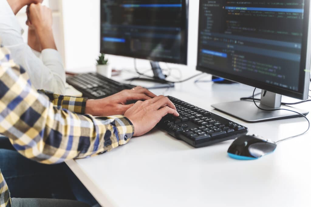 Profissional participando de desafios de programação