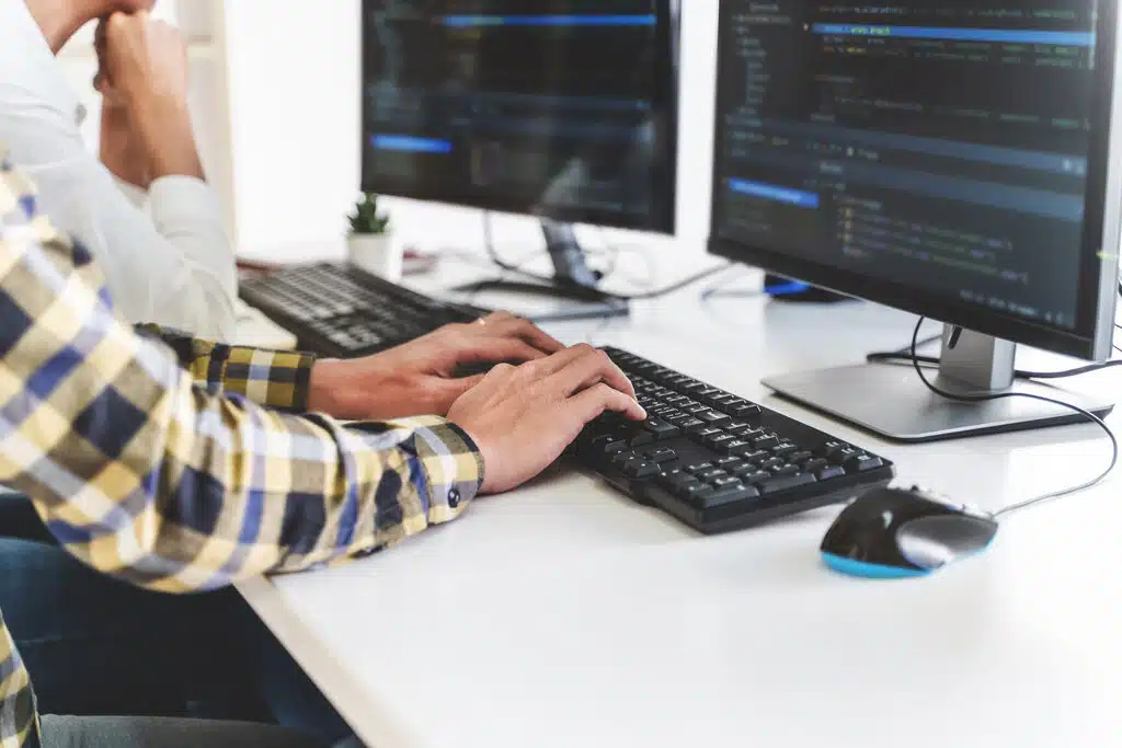 Profissional participando de desafios de programação