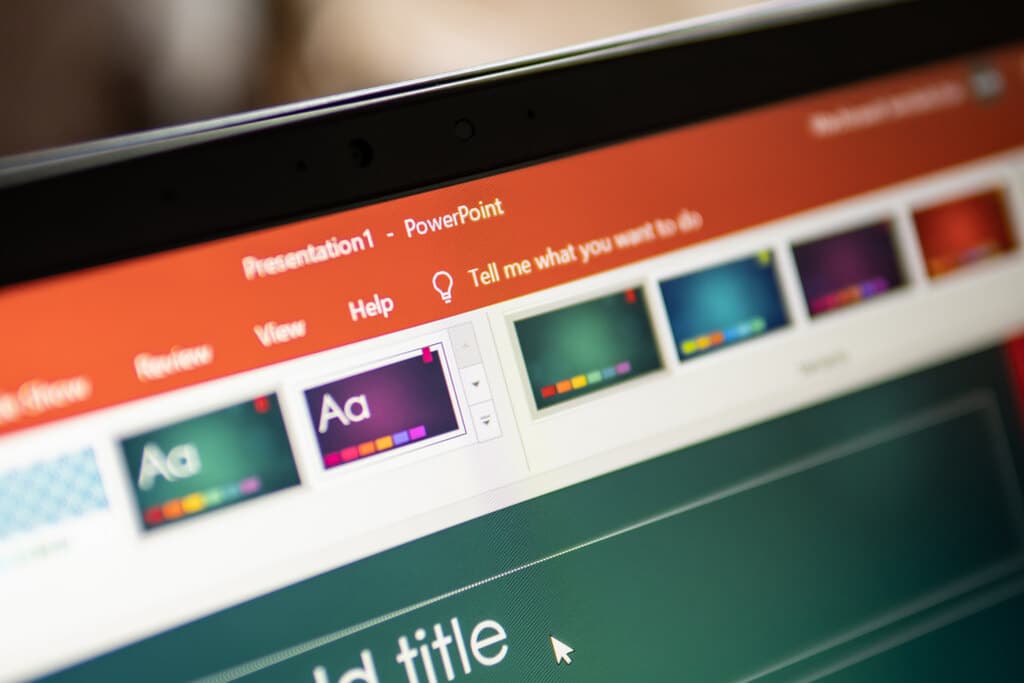 Tela do computador com ia para fazer slides