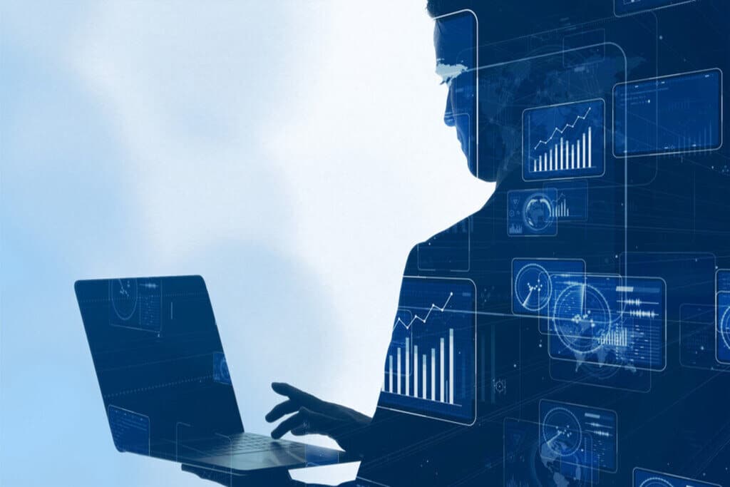 Pessoa usando ia para pesquisa de mercado