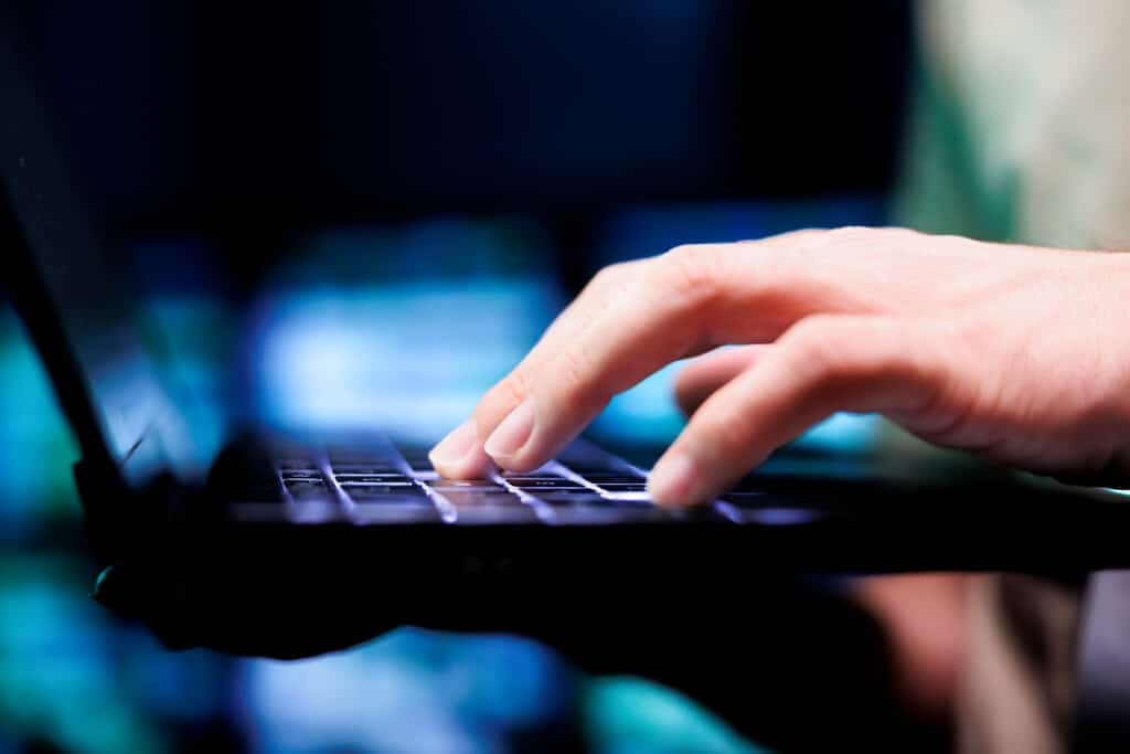 Profissional especialista em inteligência artificial se preparando para o mercado de trabalho