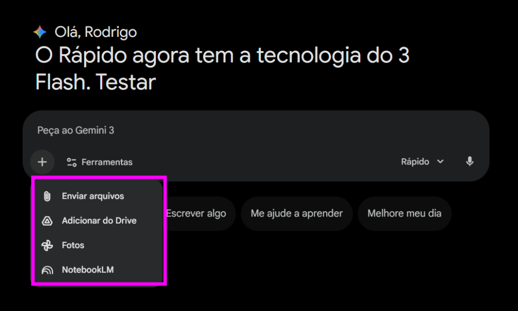 Captura de tela da interface do Gemini em modo escuro. No topo, aparece a mensagem ‘Olá, Rodrigo. O Rápido agora tem a tecnologia do 3 Flash. Testar’. Abaixo, o campo de prompt ‘Peça ao Gemini 3’. Um menu lateral destacado mostra opções de envio: Enviar arquivos, Adicionar do Drive, Fotos e NotebookLM