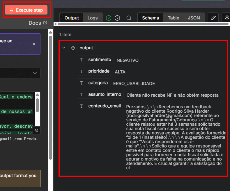 Painel de execução do bloco de AI Agent. No canto superior esquerdo há um botão destacado chamado “Execute step”. À direita, aparece a aba “Output” selecionada. No centro da tela, dentro de uma área destacada em vermelho, há um objeto JSON expandido chamado “output”, contendo campos como “sentimento: NEGATIVO”, “prioridade: ALTA”, “categoria: ERRO_USABILIDADE”, “assunto_interno: Cliente não recebe NF e não obtém resposta” e “conteudo_email” com um texto descritivo longo