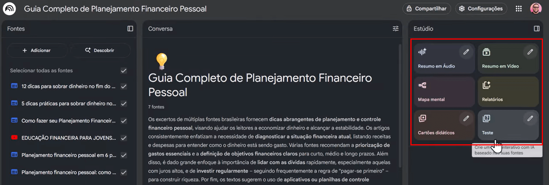 Tela do NotebookLM com as fontes carregadas na lateral direita a aba de conversa ao centro e os formatos de aprendizado na lateral direita