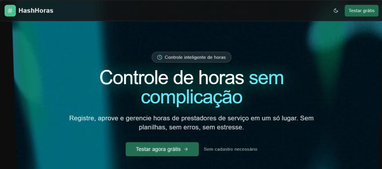 Hero section da landing page do HashHoras com o título “Controle de horas sem complicação”, descrição sobre registro e gestão de horas de prestadores de serviço, e botão “Testar agora grátis”, sobre um fundo visual com efeito de aurora em tons azul e verde
