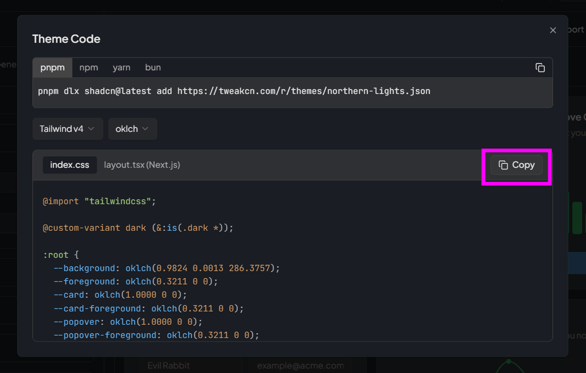 Interface do Tweakcn mostrando o código do tema shadcn/ui em CSS com opção Copy para copiar as configurações de cores e estilos