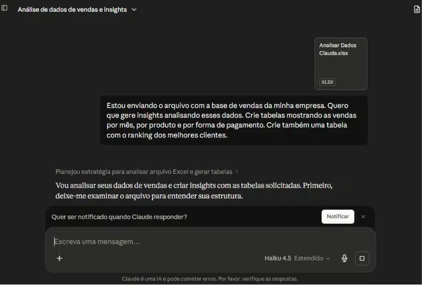  tela do Claude com o arquivo Excel anexado no chat e o prompt pedindo a análise de vendas 