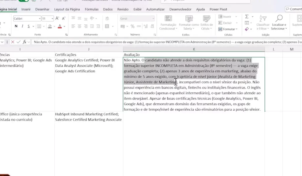 Planilha de avaliação preenchida automaticamente após a triagem de currículos com Claude Cowork